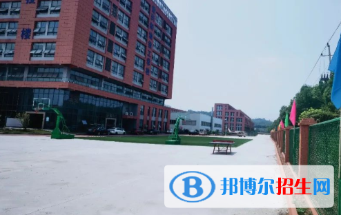 重庆2022年读建筑学校一年要多少钱