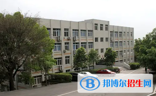 重庆2022年建筑学校好还是大专好