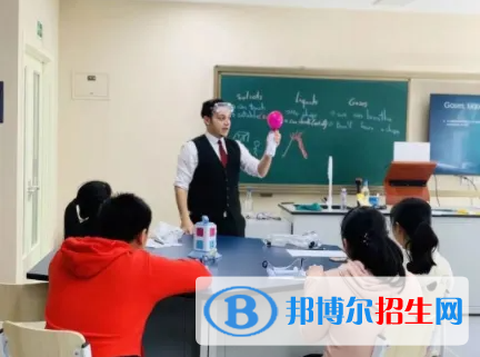 北京明诚外国语学校初中部2023年课程体系