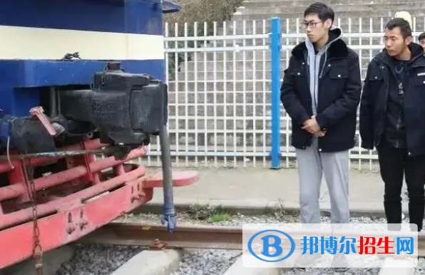 成都2022年现在铁路学校读什么专业好