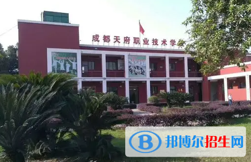 成都2022年女孩上铁路学校学什么好