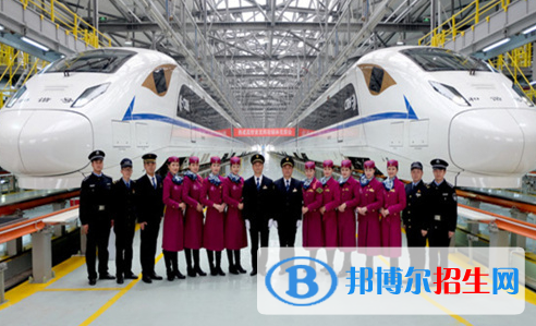 成都2023年读铁路学校好还是中专学校好