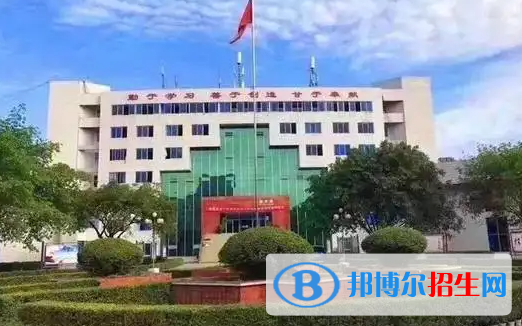 成都2023年上高中好还是读铁路学校好