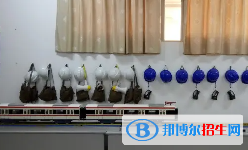 成都2023年现在铁路学校学啥好