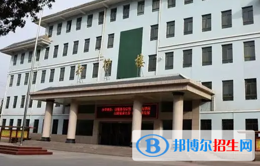 兰州2023年卫校与中专哪个好