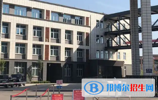 兰州2023年卫校与中专哪个好