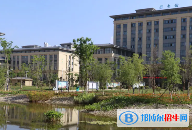 云南2023年男生上什么卫校比较好