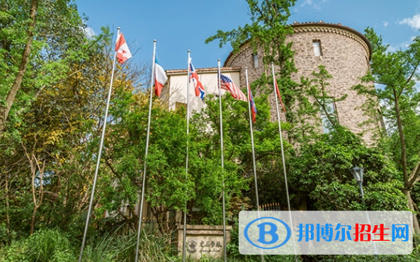 成都麓山国际光亚学校初中部2023年学费标准