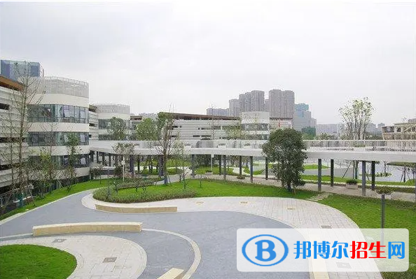 成都蒙彼利埃小学2023年学费标准2