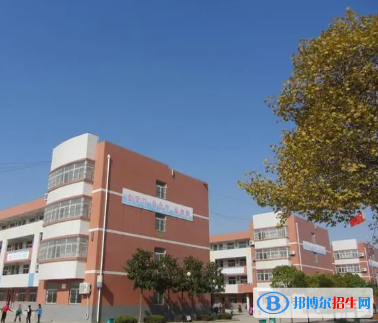  贵州2023年中专好还是铁路学校好