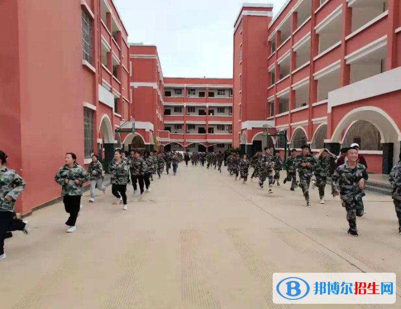  云南2023年职高好还是中专学校好