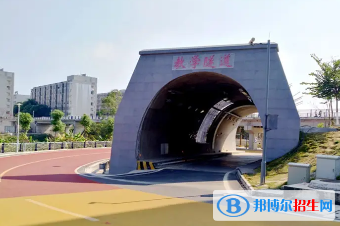 贵州2023年初中生学铁路学校好吗