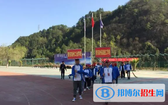  贵州2023年初中女生读什么铁路学校好