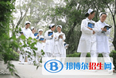 兰州2023年女孩上卫校学什么好