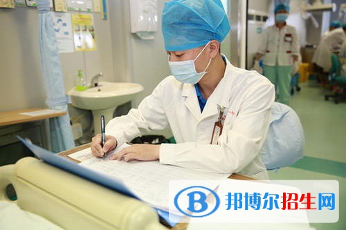 云南2023年适合男生的卫校专业