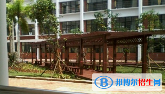 北京师范大学万宁附属中学2023年招生办联系电话 