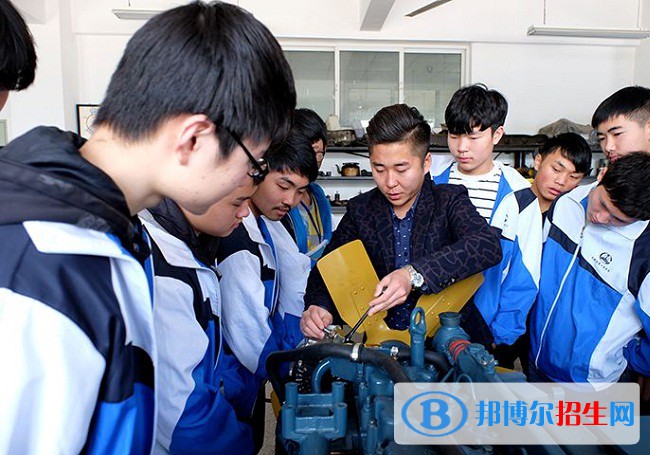 成都2023年男生上什么铁路学校好