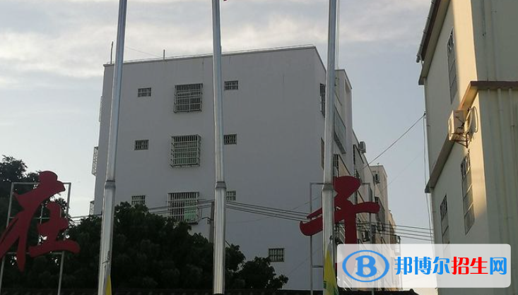 东方市民族中学2023年招生办联系电话 