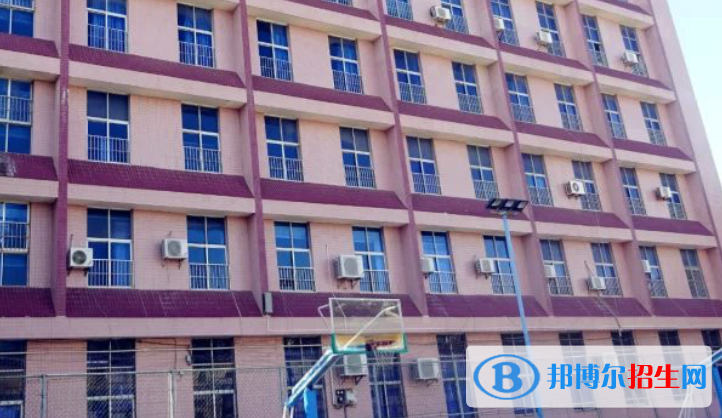 东方市东方中学2023年招生办联系电话 