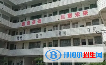 广西2023年中专好还是计算机学校好