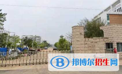 广西2023年男生学什么计算机学校好
