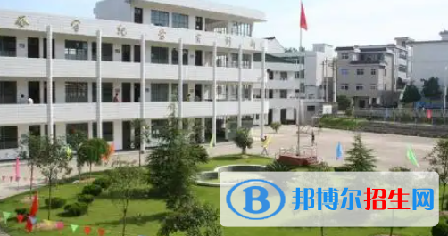 广西2023年男生可以读计算机学校吗