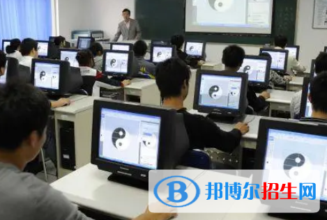 广西2023年男生读计算机学校学什么专业好