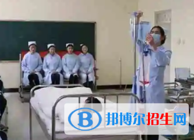 河南2023年上高中好还是读卫校好