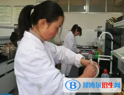 河南2023年女生上卫校学啥好