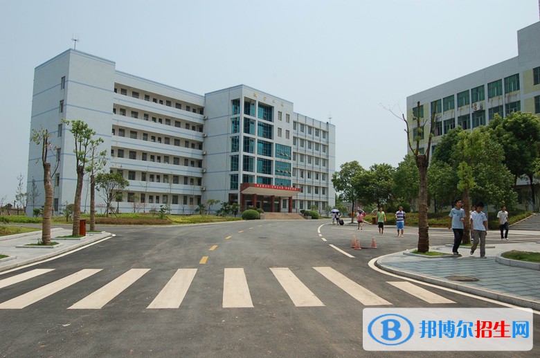 云南2023年中专学校和中专有什么区别