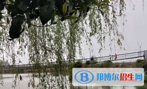 湖南2023年中专学校好还是大专好