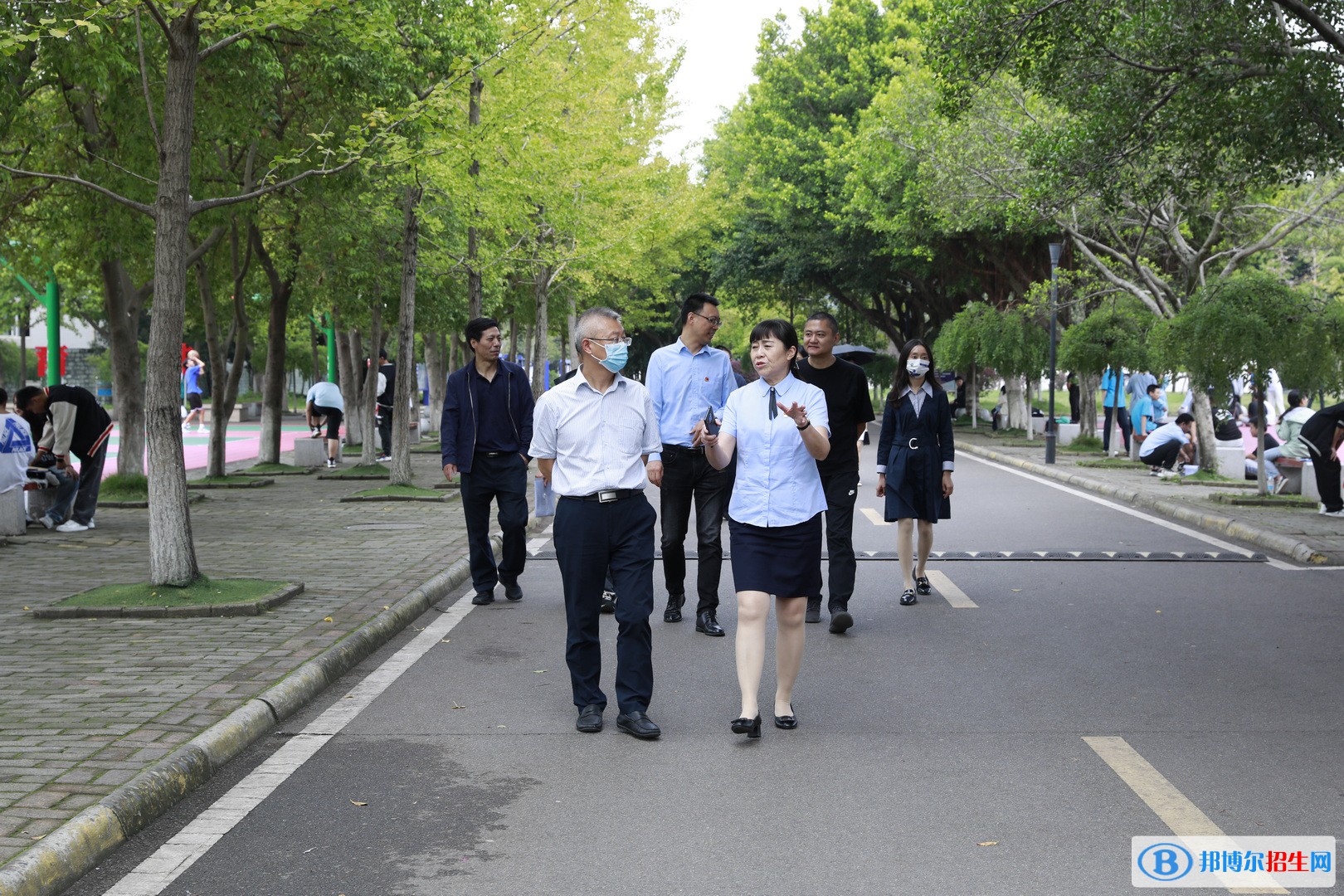 省民族宗教委二级巡视员蔡钦一行到乐山市计算机学校指导民族团结进步创建工作