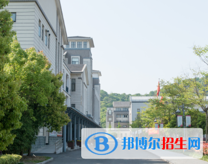 杭州2023年男孩子上什么中专好