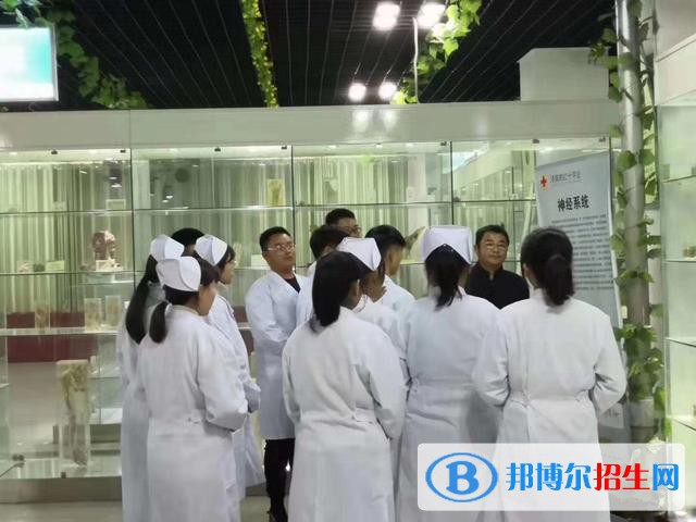 浙江2023年女生读卫校学什么好