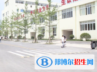 温江中等卫生职业学校是大专还是中专(温江中等卫生职业学校)