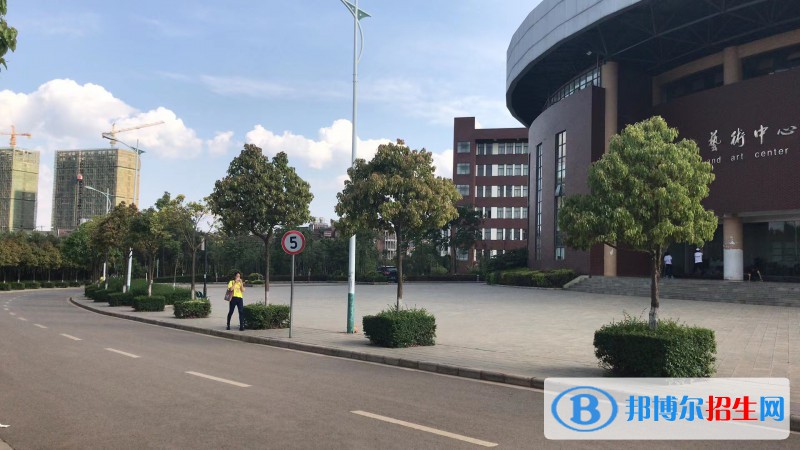 云南2023年男孩子读中专学什么好
