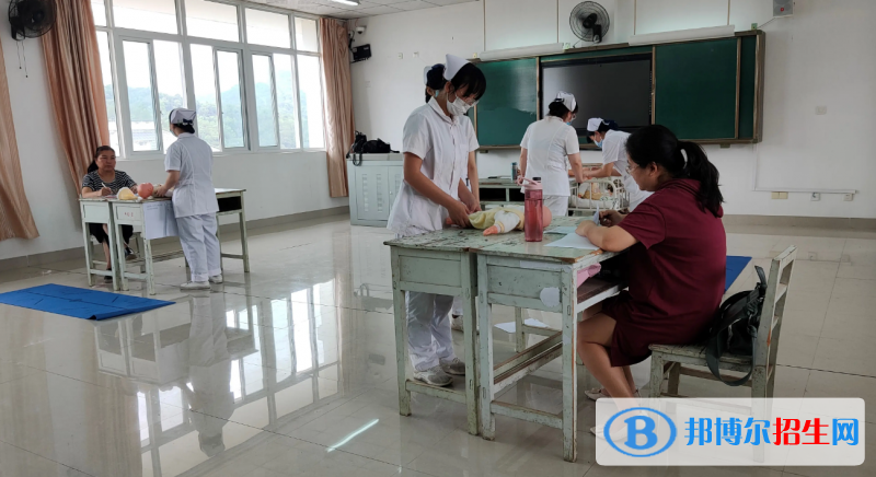 浙江2023年女生读什么卫校