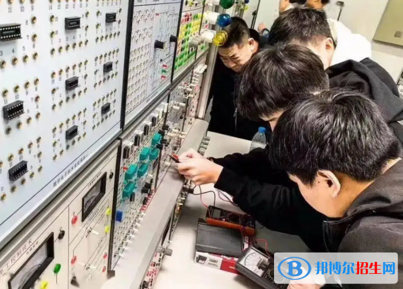 陕西2023年男孩子中专学什么专业好找工作