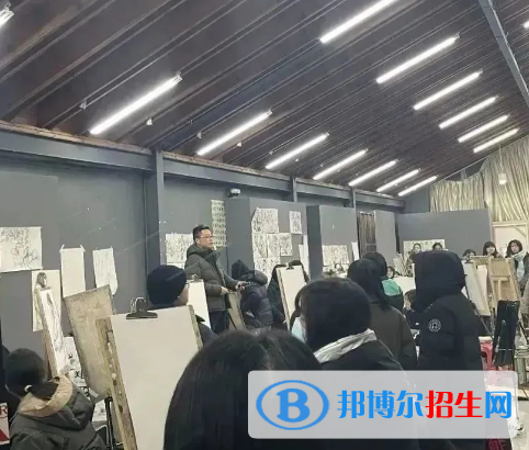 杭州2023年中专好还是大专好