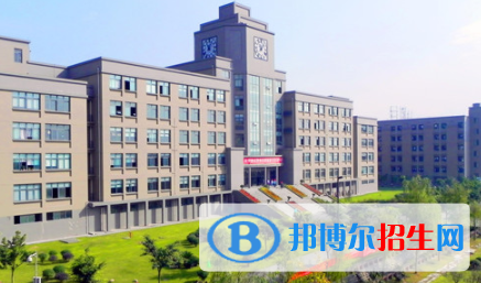成都银杏酒店管理学院是不是双一流大学？