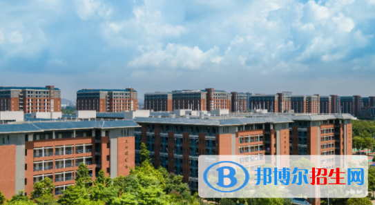 广州新华学院是不是双一流大学？