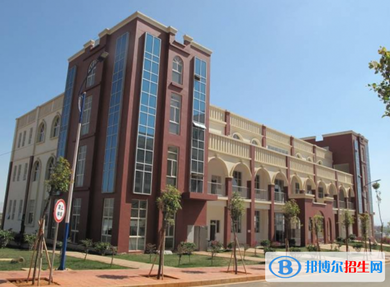 重庆外语外事学院是几本？是985和211吗？