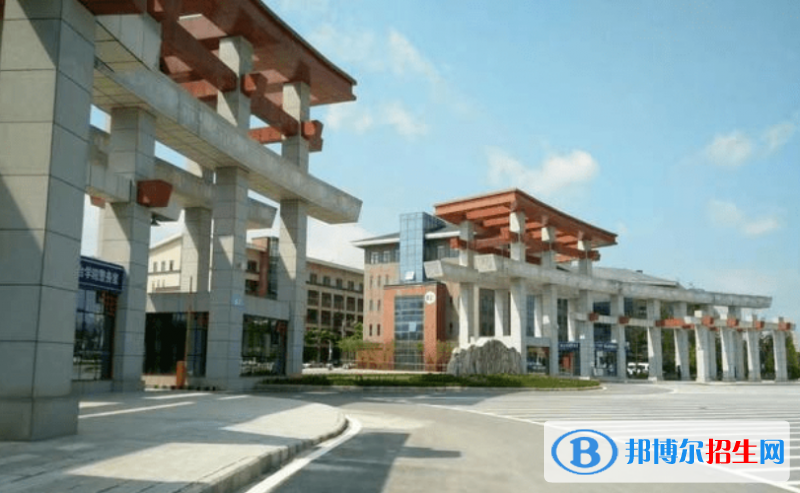 贵州医科大学神奇民族医药学院是几本？是985和211吗？