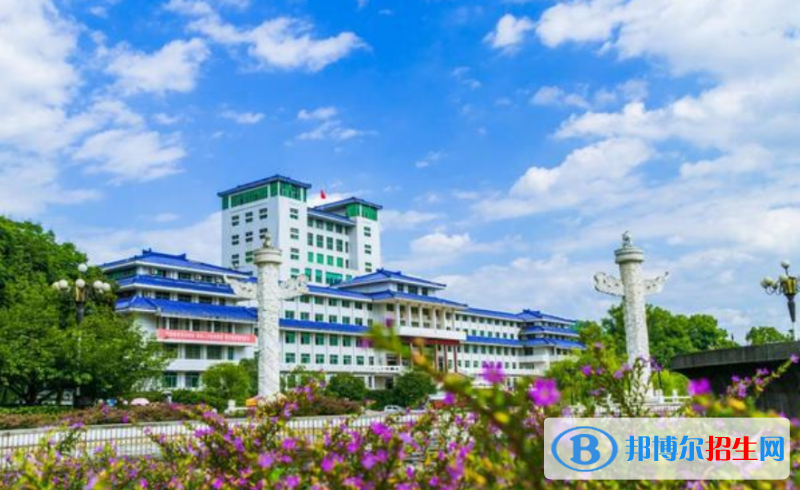 湖北民族大学是几本？是985和211吗？