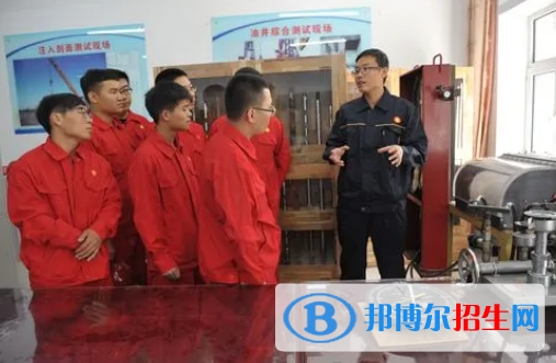 2023年广东茂名石油职业学校学费、收费多少