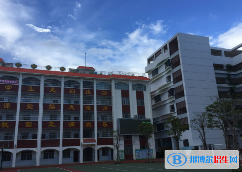 三亚市第四中学地址在哪里，哪个地区，哪个城市