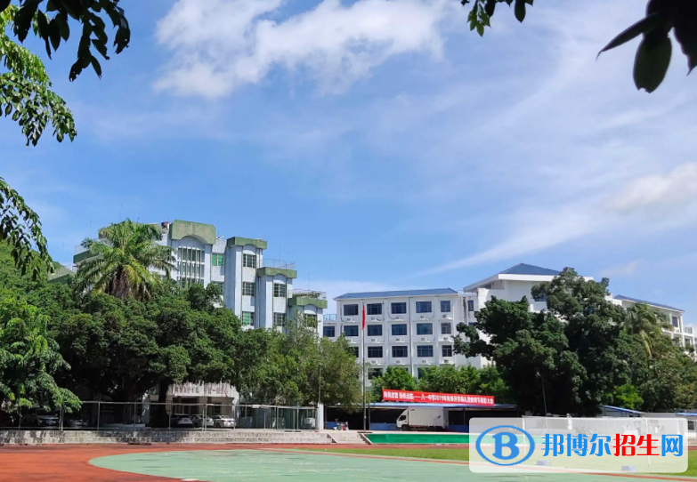2023三亚市榆林八一中学多少钱(学费明细)