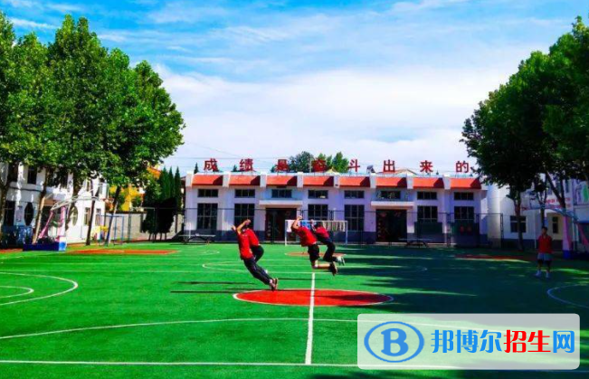 高考满分作文：知足与进取（2篇）