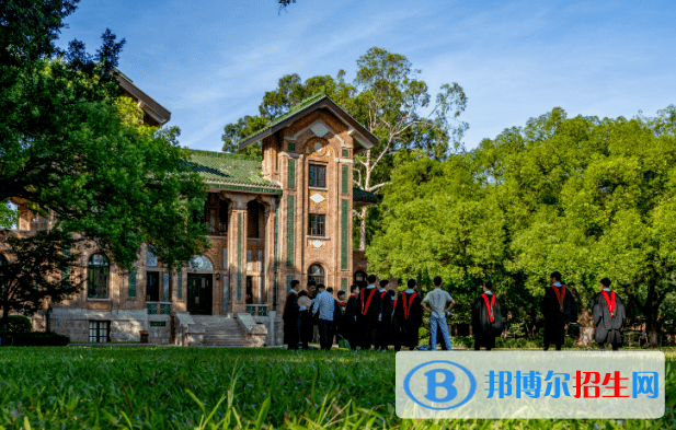 高考满分作文：跟随时代的改变（3篇）