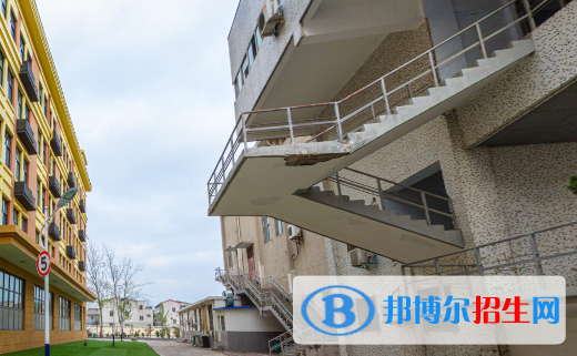 河南省工商行政管理学校地址在哪里，哪个地区，哪个城市?
